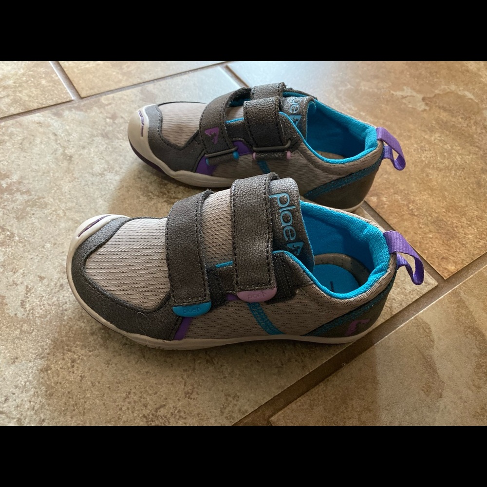 Brand new size 10 toddler plae shoes